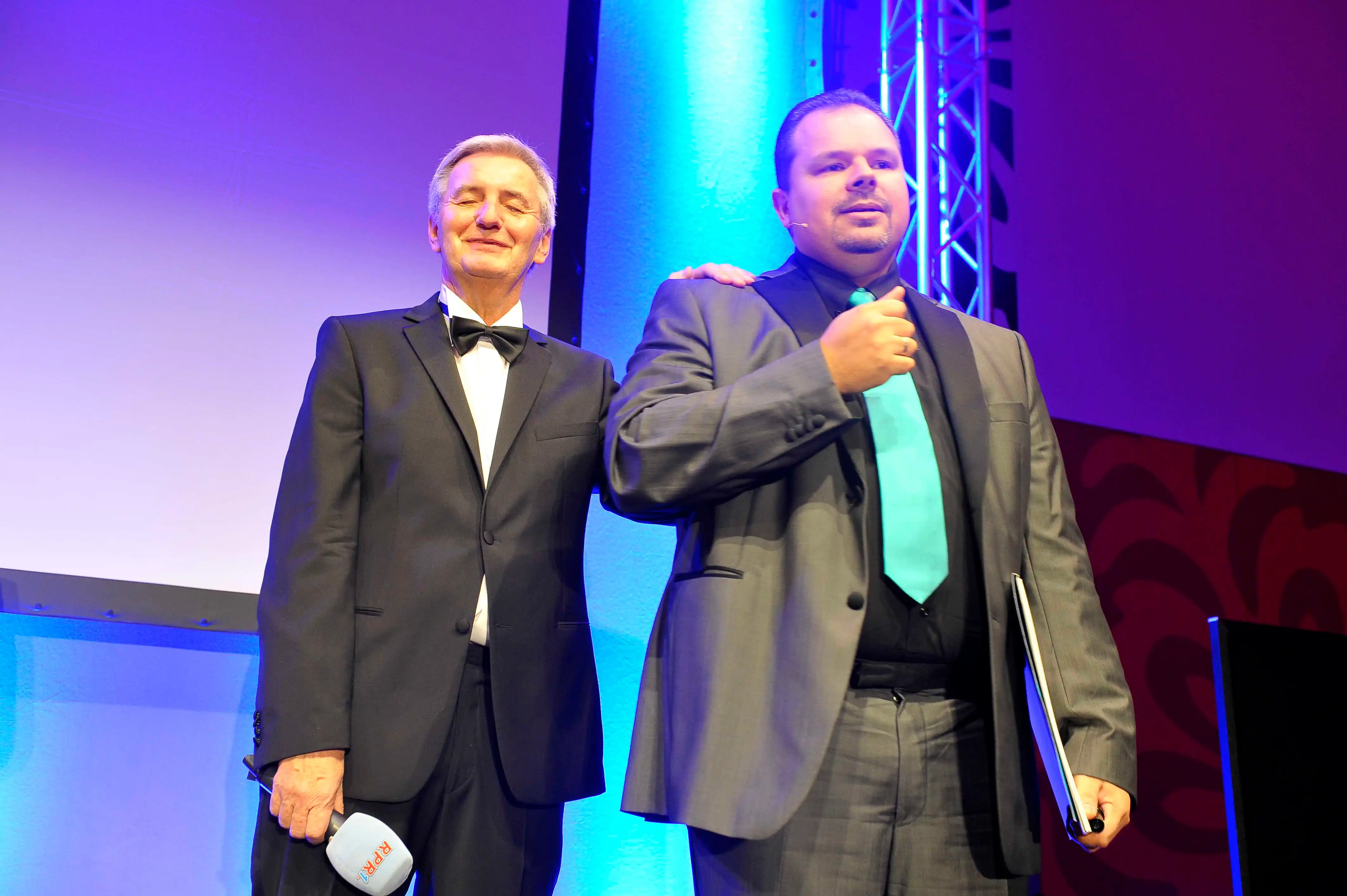 Lachende Gäste beim Event